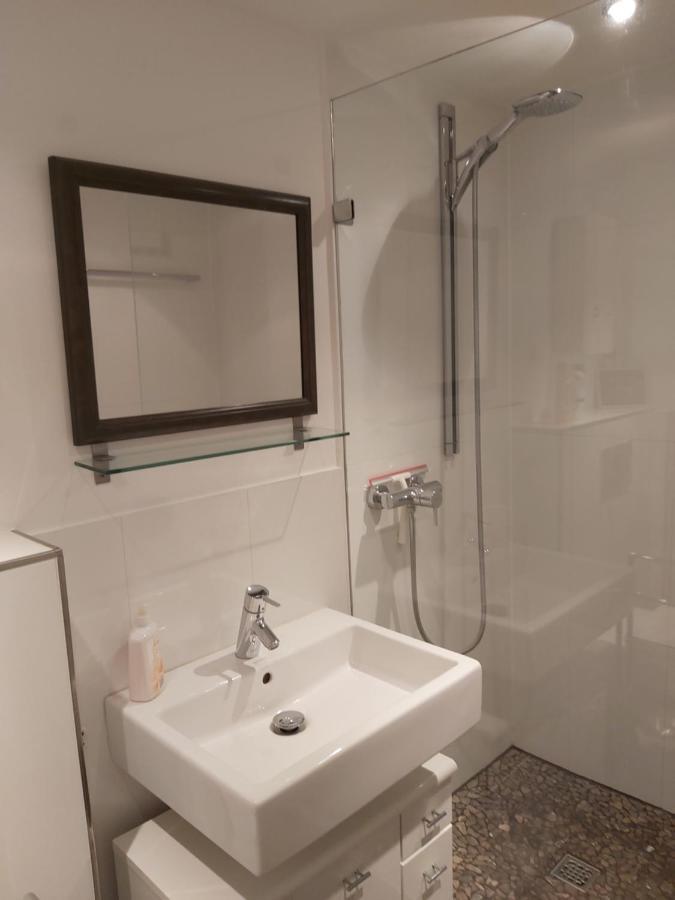 Well Located Flat With Balcony Apartment Düsseldorf