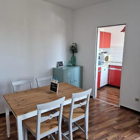 Апартаменты Well Located Flat With Balcony Дюссельдорф Экстерьер фото