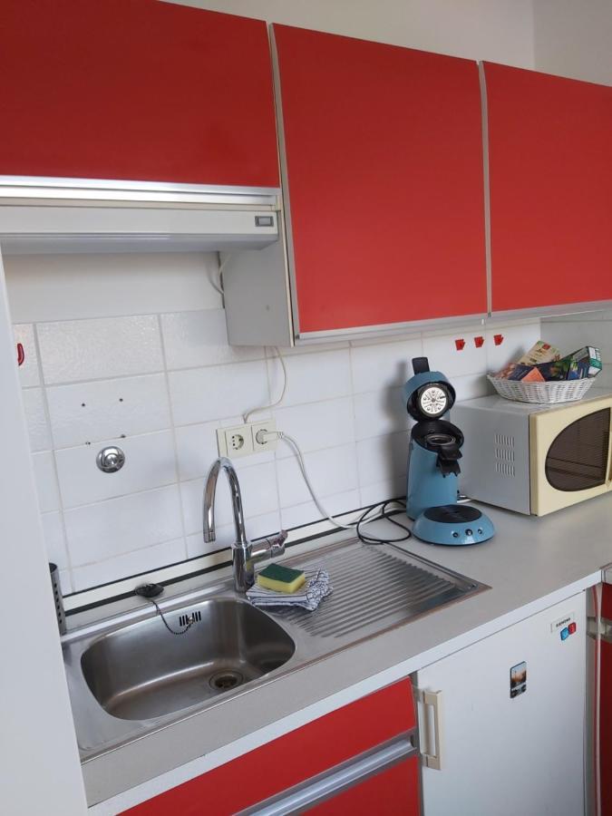 Апартаменты Well Located Flat With Balcony Дюссельдорф